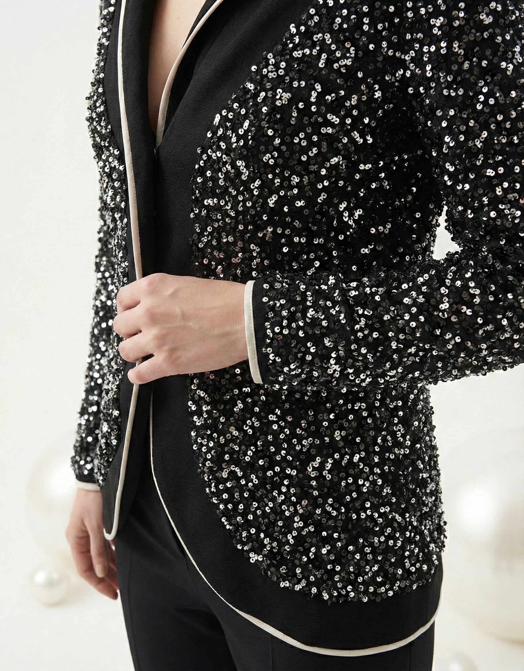 IPHEK Prestige: Kontrast Biyeli Işıltılı Siyah Tüvit Dokulu Takım