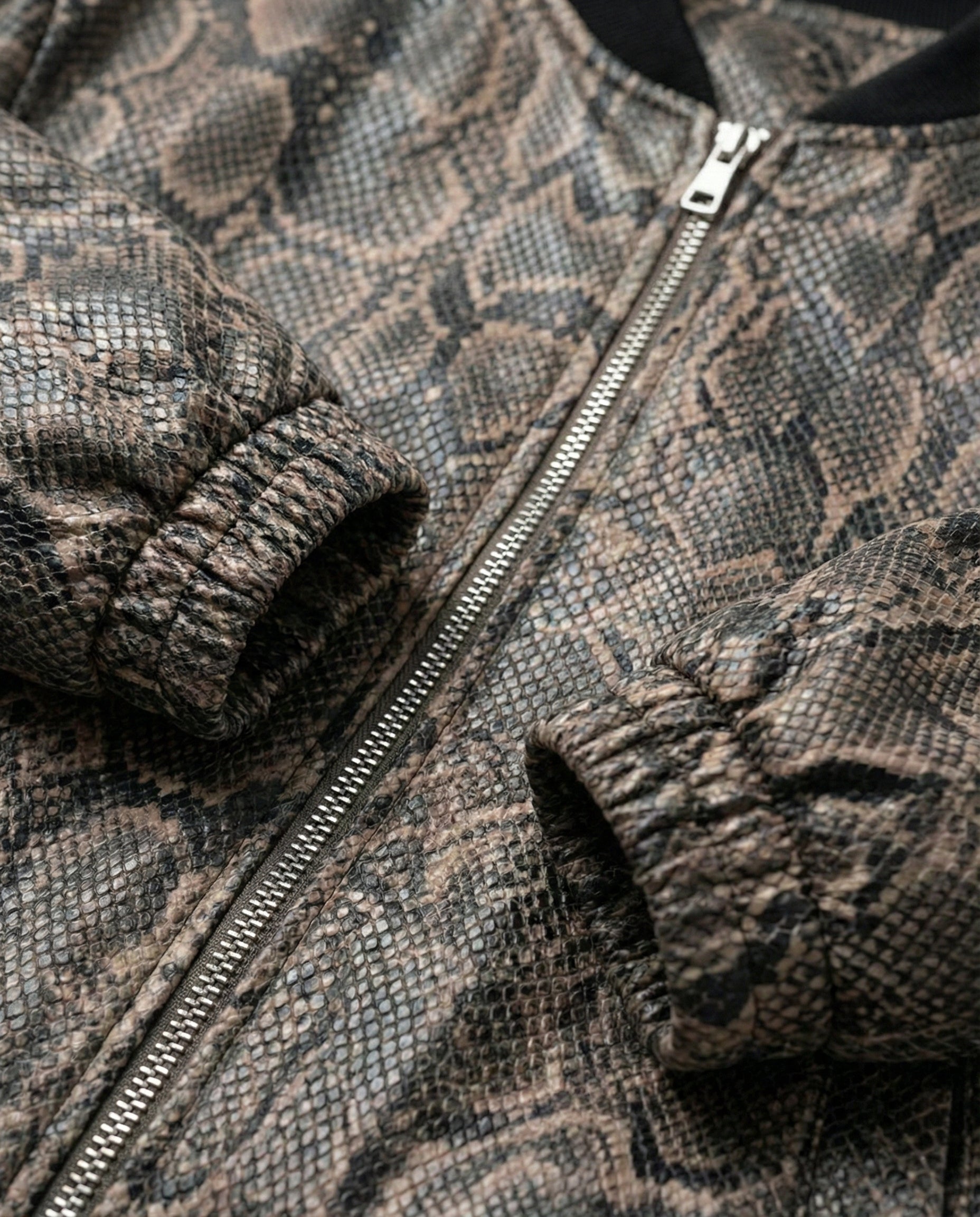 IPHEK Urban: Python Desenli Fermuarlı Modern Bomber Ceket